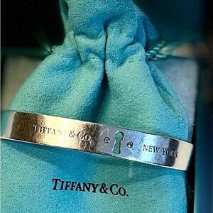 RARE Tiffany& Co keyhole diamond bangle.